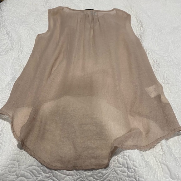 Ruffle Sleeveless Keyhole Top - Picture 4 of 9